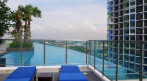 Duplex Condo with Lots of Entertainments Around!